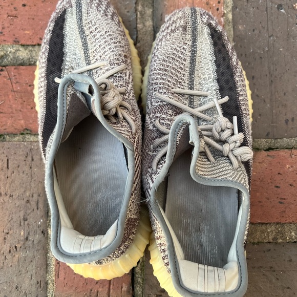 Yeezy 350 Zyon V2 - Picture 9 of 9